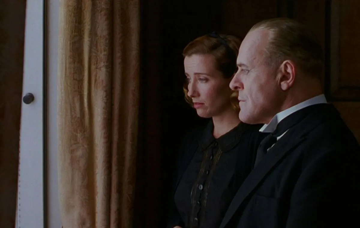 بهترین فیلم‌های درام عاشقانه؛ بقایای روز (The Remains of the Day)