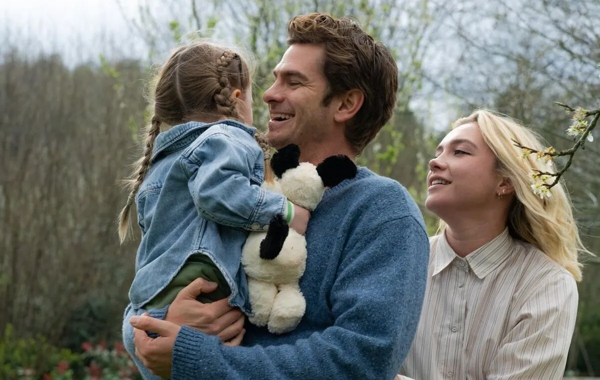 بهترین فیلم‌های درام عاشقانه؛ ما در زمان زندگی می‌کنیم (We Live in Time)