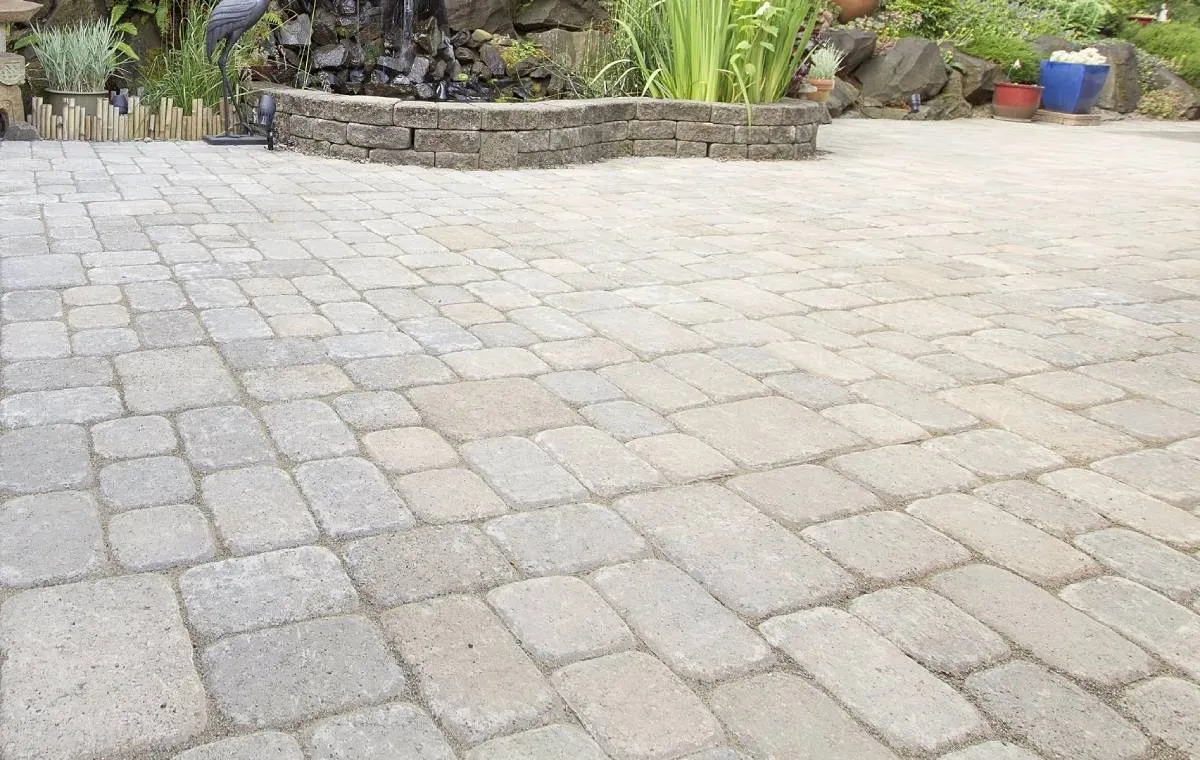 همه چیز درباره‌ی سنگفرش بتنی