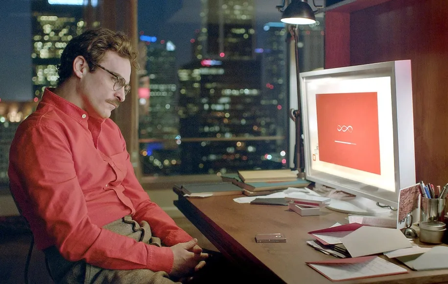 واکین فینیکس در نمایی از فیلم Her ساخته اسپایک جونز