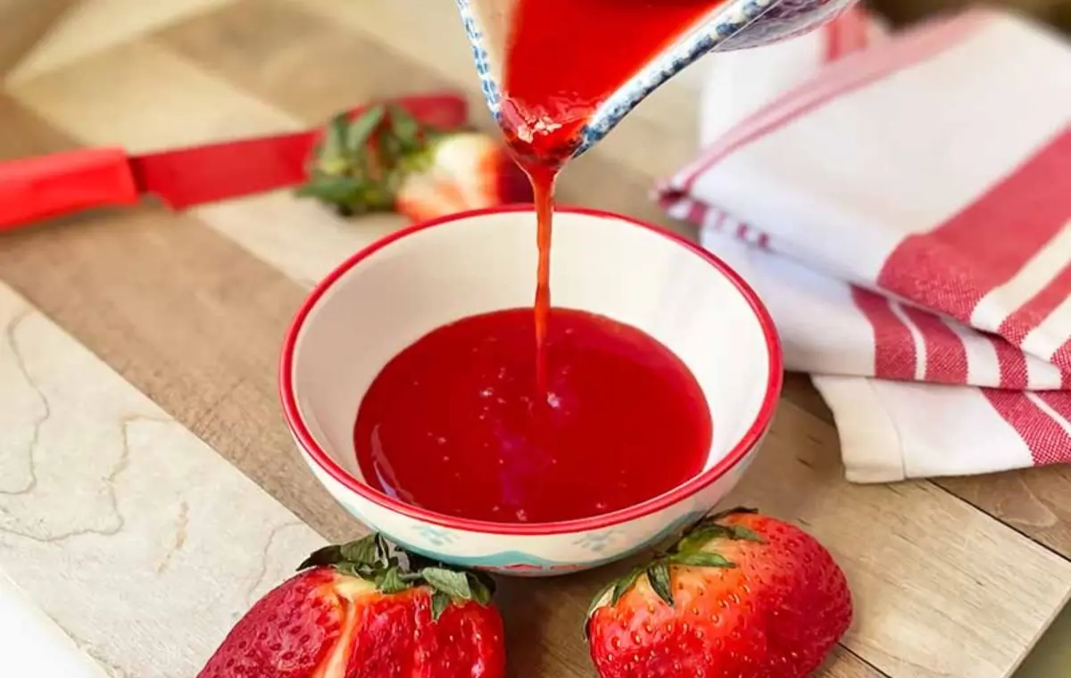 طرز تهیه شربت توت‌فرنگی بدون مربا