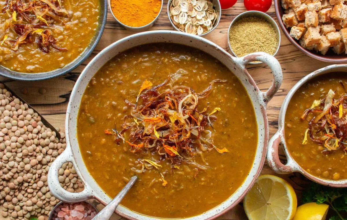 عدسی - غذا با نان سبک و ساده