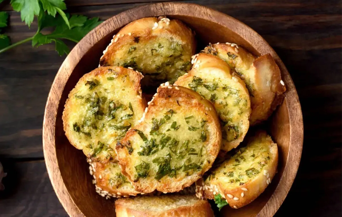 نان سیر با نان تست