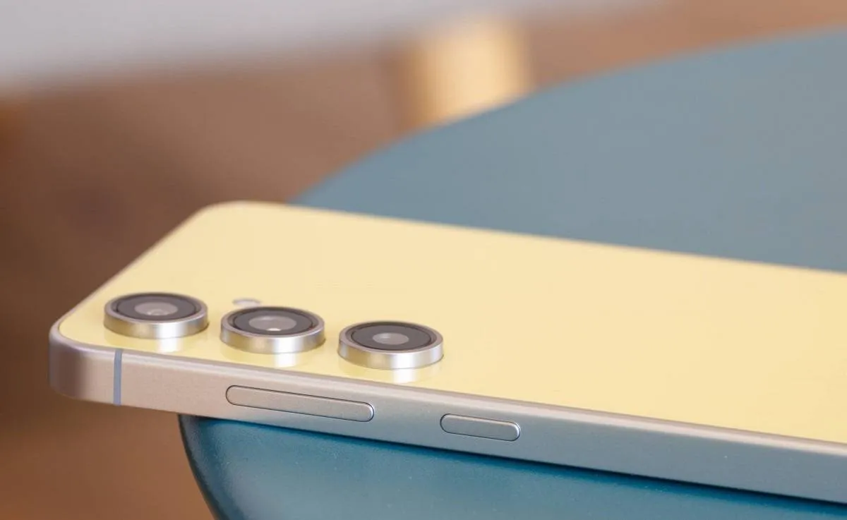 طراحی و کیفیت ساخت گوشی گلکسی S25 FE سامسونگ