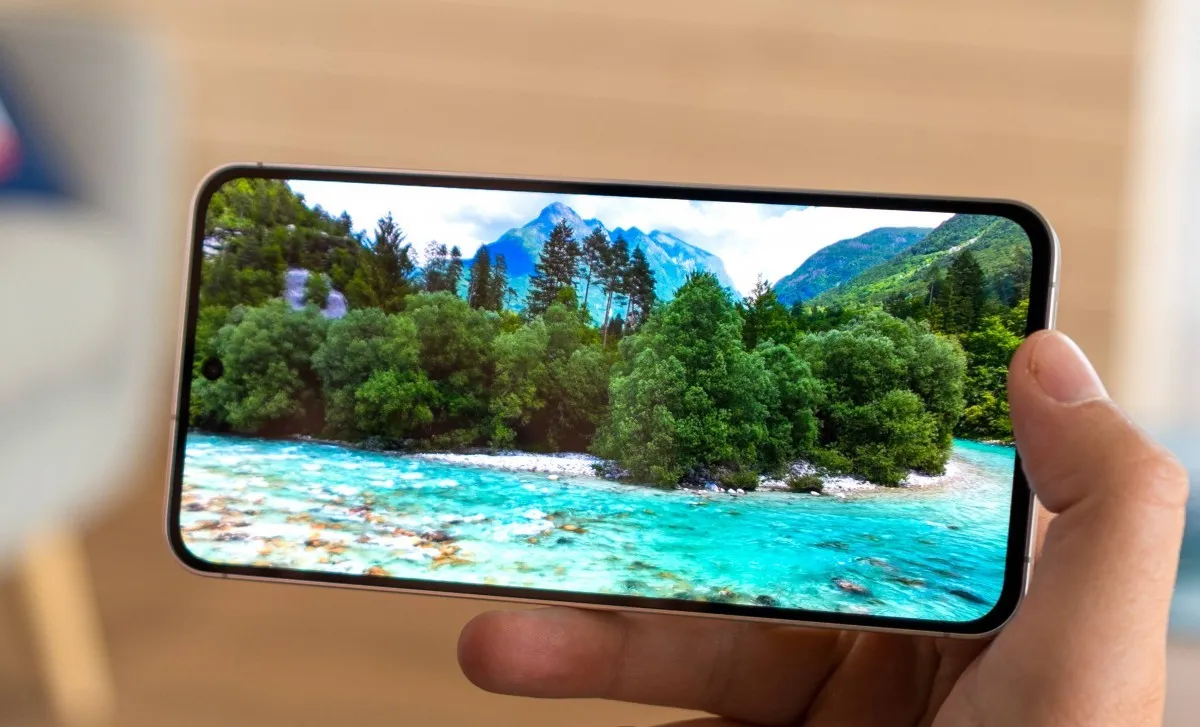 نمایشگر Galaxy S24 FE