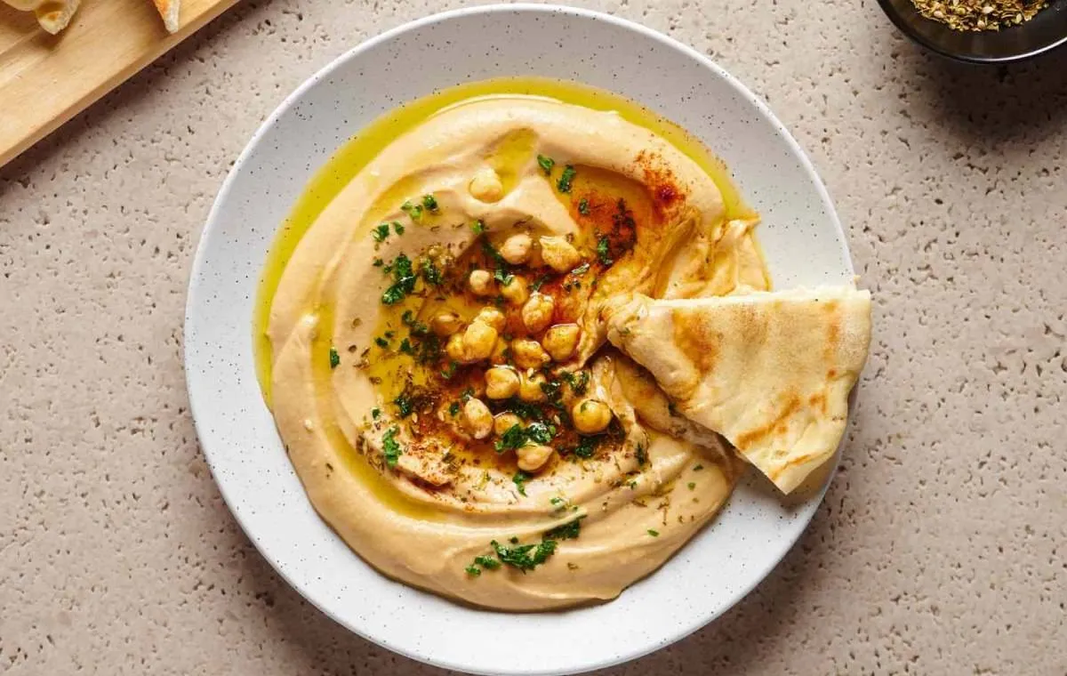 حمص - غذای با نان برای شام