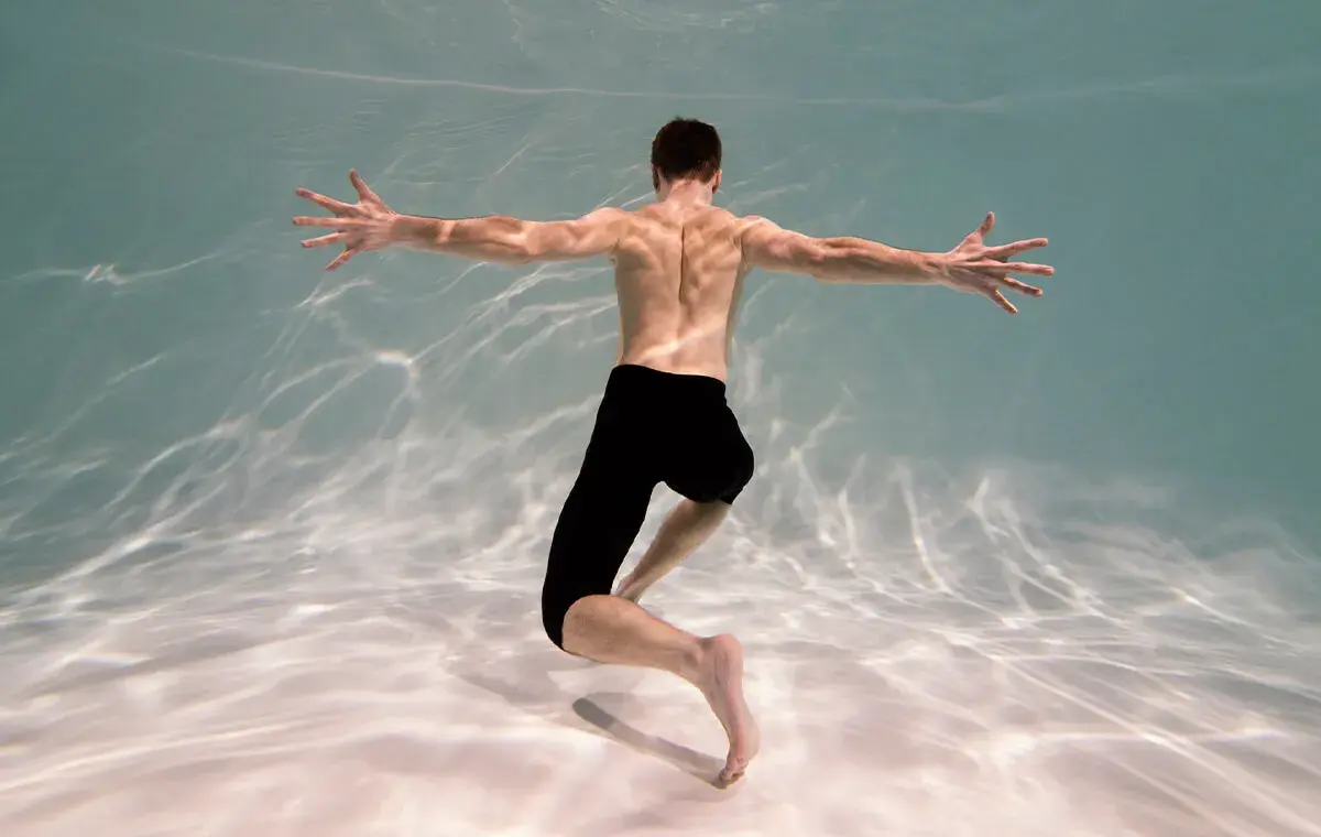 انواع ورزش‌های آبی ورزش شنای نمایشی