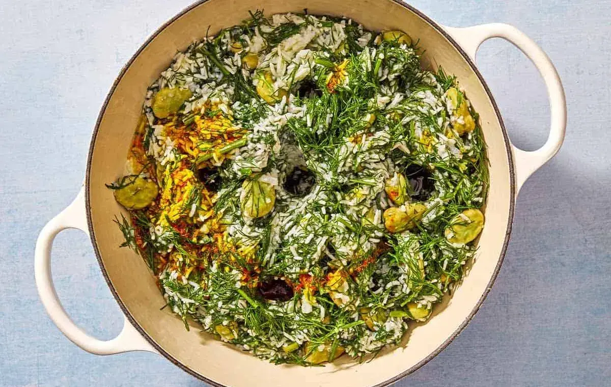 دم گذاشتن باقالی پلو با مرغ ریش ریش