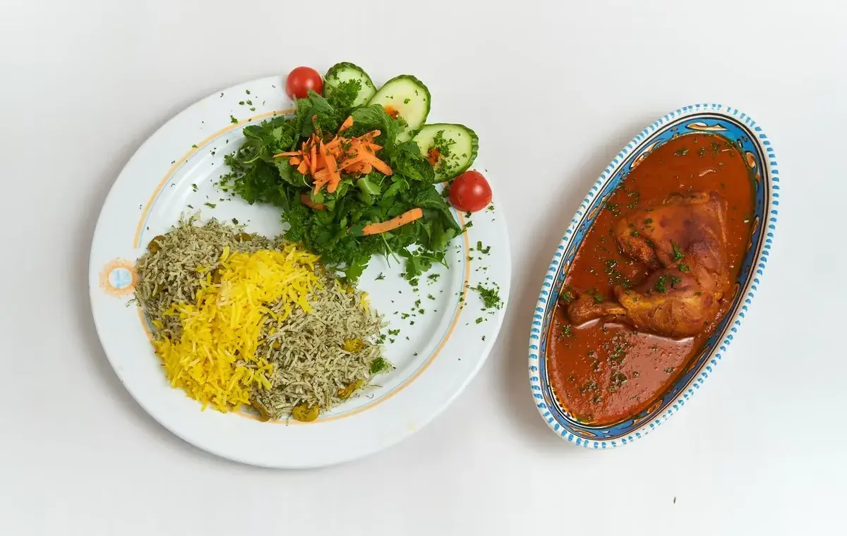 تزیین باقالی پلو با مرغ