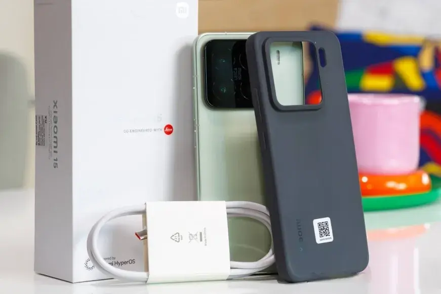 محتویات درون بسته‌بندی آیفون 16 و شیائومی 15