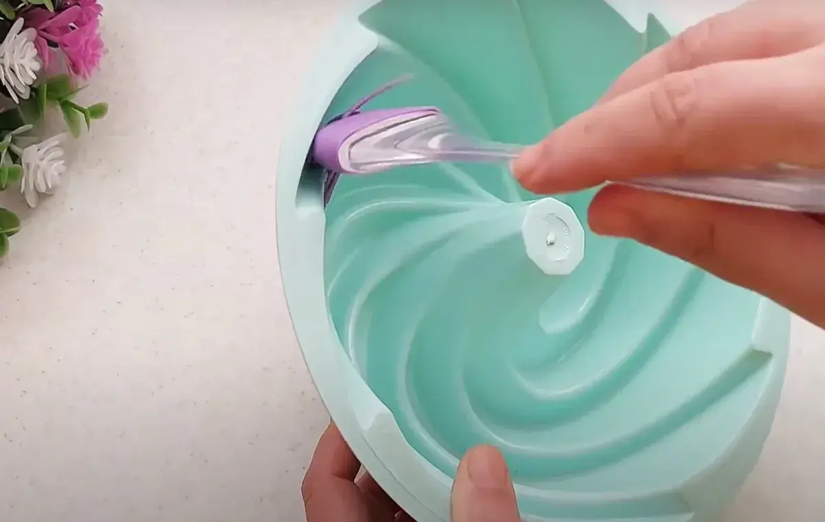 چرب کردن قالب ژله بستنی