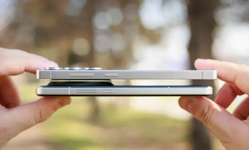 طراحی و کیفیت ساخت گلکسی S25 اولترا در مقایسه با شیائومی 15 اولترا