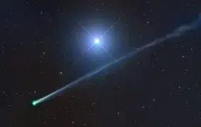 دنباله دار سوان هنگام گذر از نزدیکی ستاره سماک اعزل در 15 سپتامبر