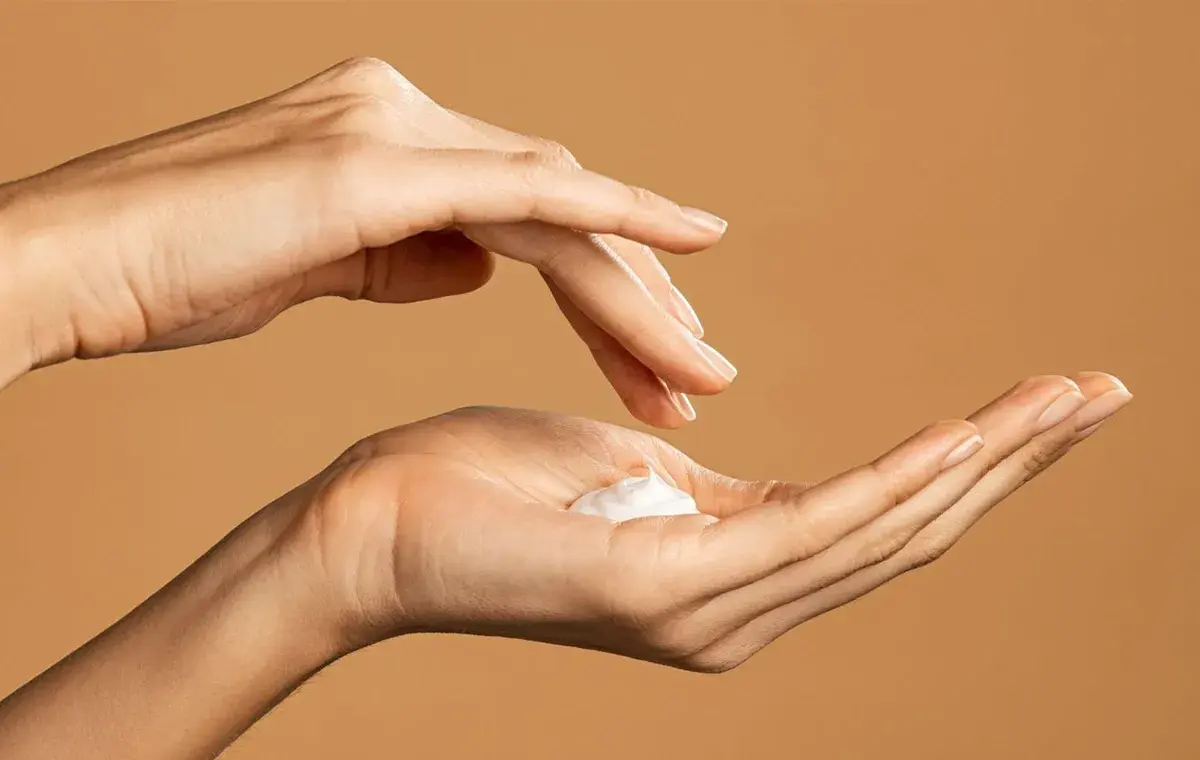 مزایای پماد هیدروکورتیزون برای لک صورت