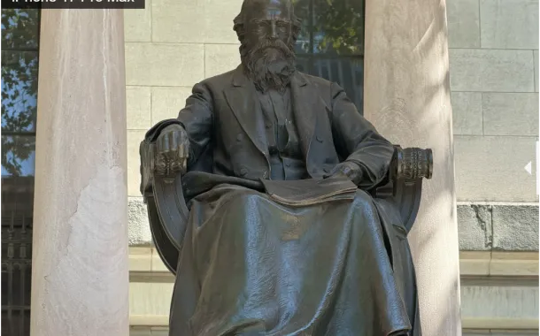 مقایسه دوربین گلکسی S25 اولترا با آیفون ۱۷ پرو مکس