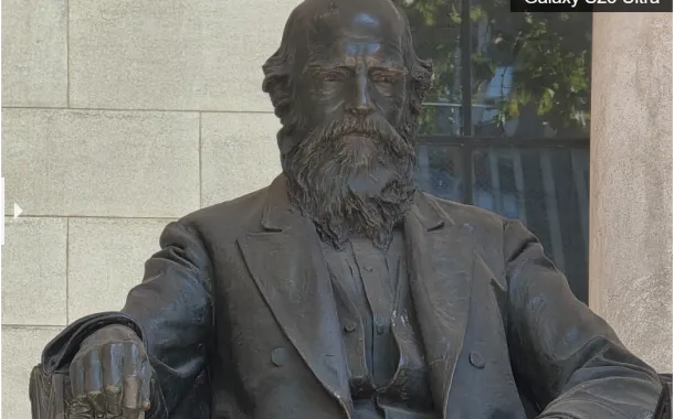 مقایسه دوربین گلکسی S25 اولترا با آیفون ۱۷ پرو مکس