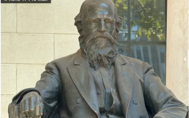 مقایسه دوربین گلکسی S25 اولترا با آیفون ۱۷ پرو مکس