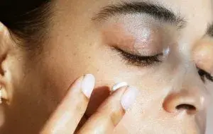 بهترین کرم دور چشم برای زیر 30 سال