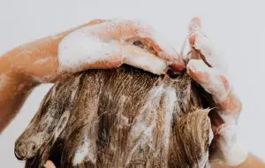 بهترین ماسک مو برای موهای خشک و موخوره‌دار