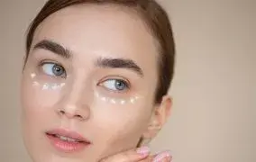 بهترین کرم دور چشم برای ۳۵ سال