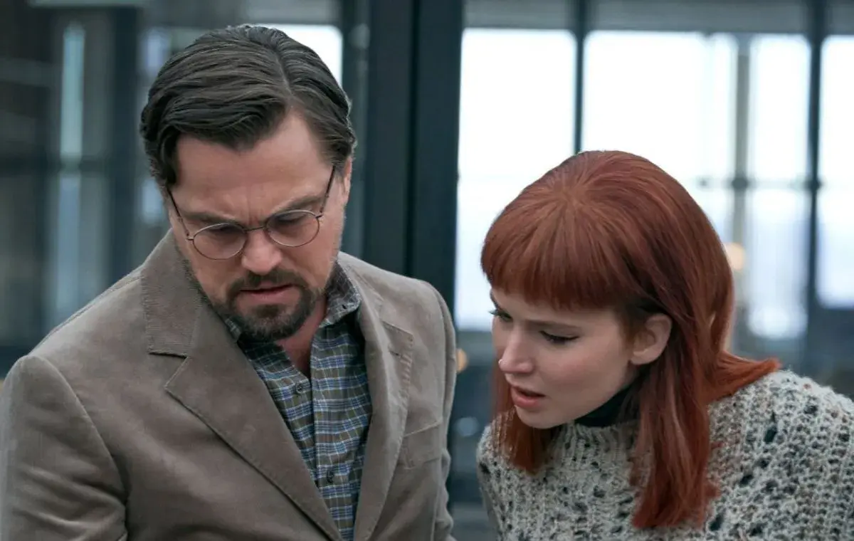 بالا رو نگاه نکن (Don’t Look Up)