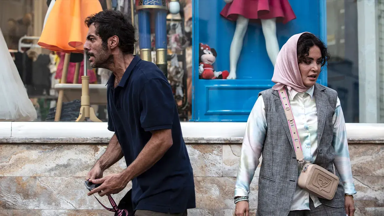 بررسی فیلم گوزنهای اتوبان