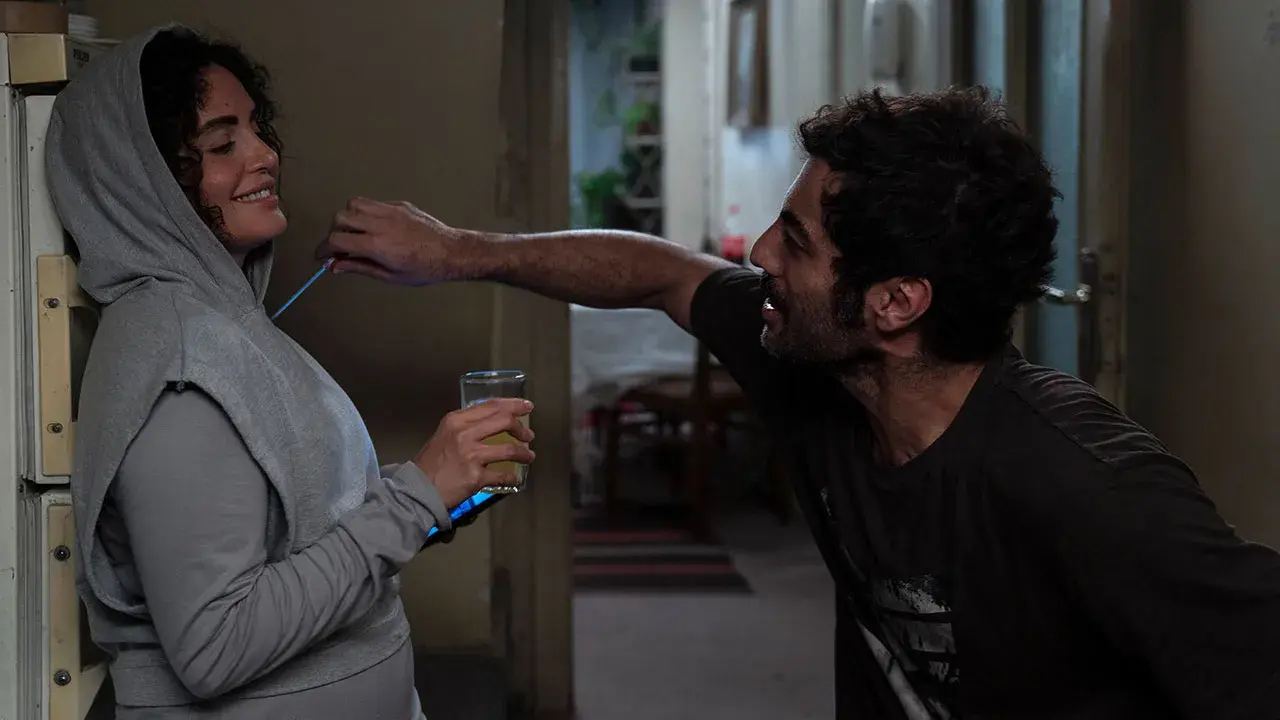 بررسی فیلم گوزنهای اتوبان