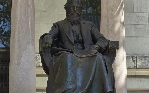 مقایسه دوربین گلکسی S25 اولترا با آیفون ۱۷ پرو مکس