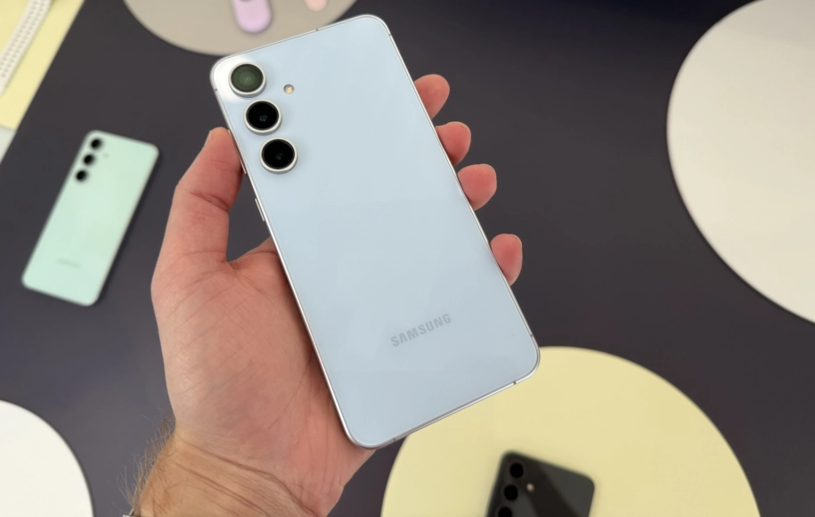 مقایسه a56 با s25 fe