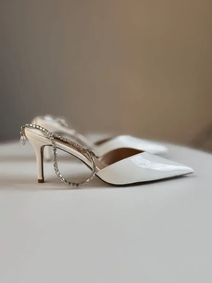 کفش عروس پاشنه بلند - طرح‌ با بند نگینی دور پا