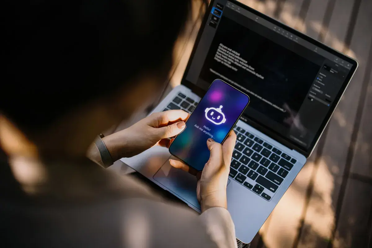 مردم به طور گسترده از هوش مصنوعی استفاده میکنند.