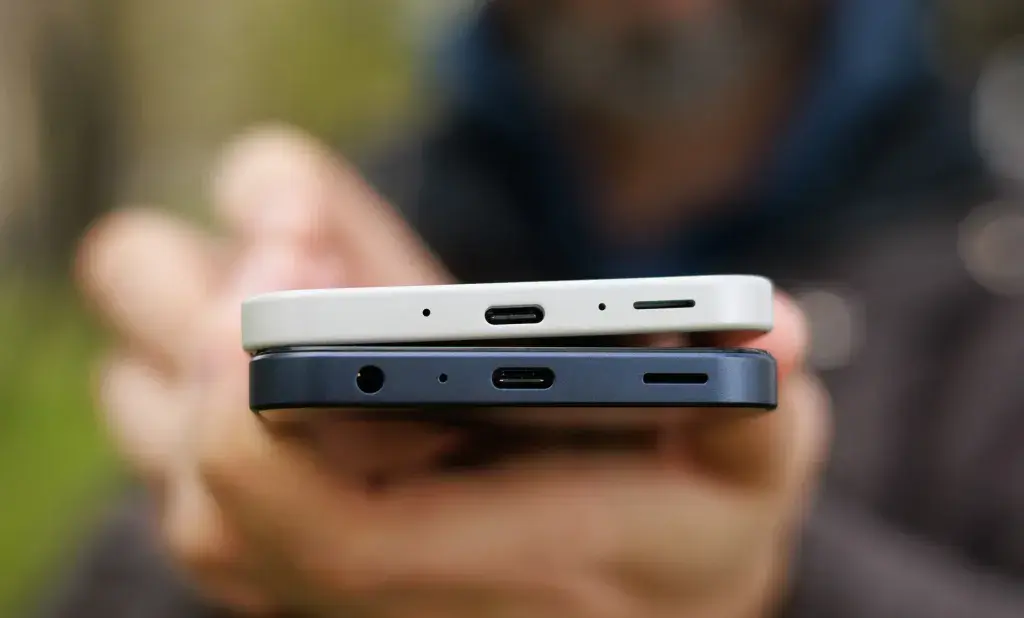 طراحی و کیفیت ساخت Galaxy A26 در مقابل Galaxy A25