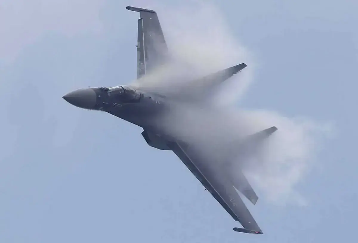 سوخو 35 در حال شکستن دیوار صوتی