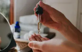 بهترین روغن برای درمان اگزما؛ معرفی موثرترین روغن‌های گیاهی ضدالتهاب