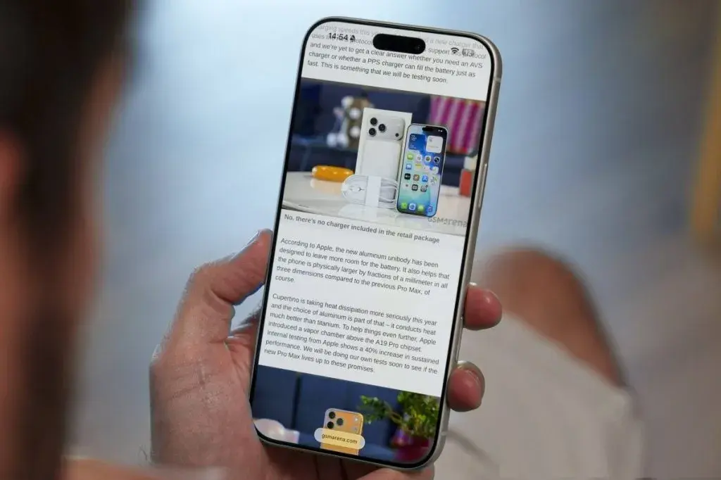 نقد و بر‌ر‌سی آیفون ۱۷؛ نمایشگر، باتری، شارژر و اسپیکر