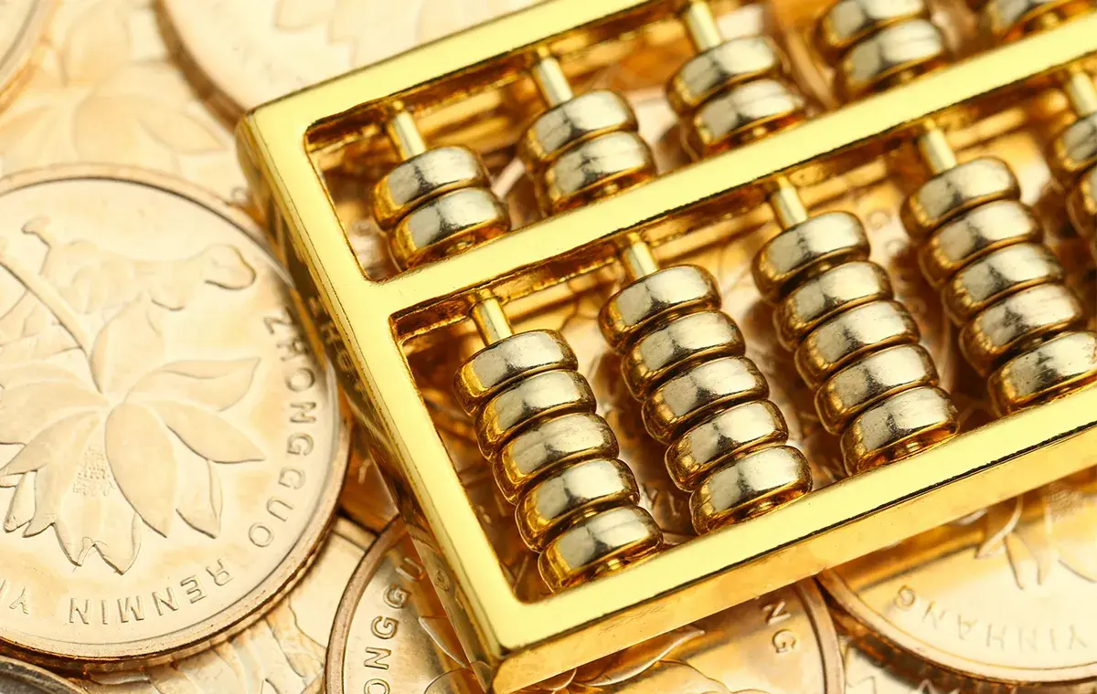 عوامل موثر بر قیمت طلا در سال 1404