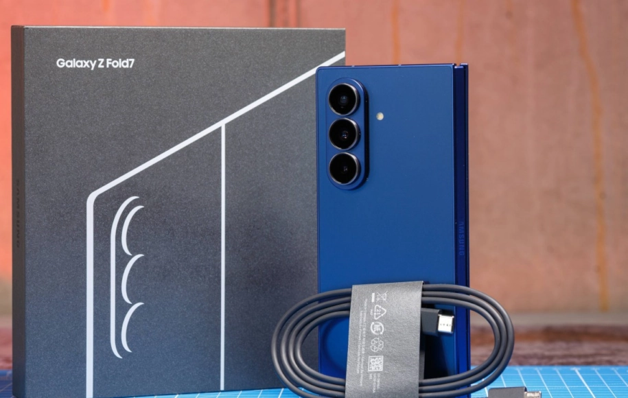 مقایسه گلکسی زد فولد 7 با آیفون 17 پرو مکس