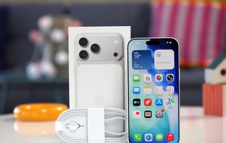 مقایسه گلکسی زد فولد 7 با آیفون 17 پرو مکس