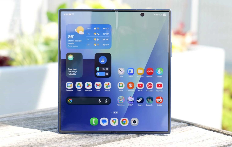 مقایسه گلکسی زد فولد 7 با آیفون 17 پرو مکس