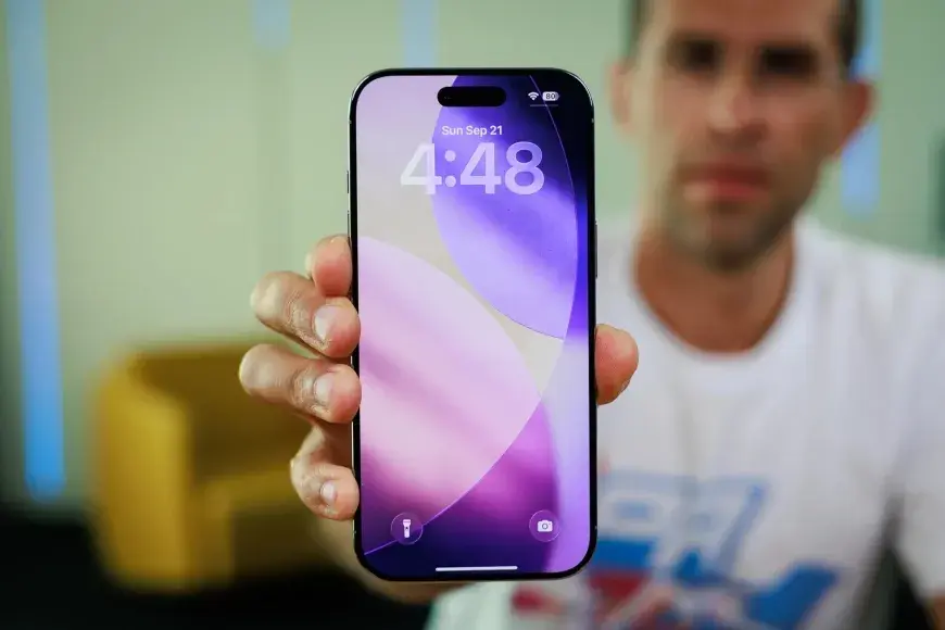 نقد و بررسی نمایشگر آیفون ایر