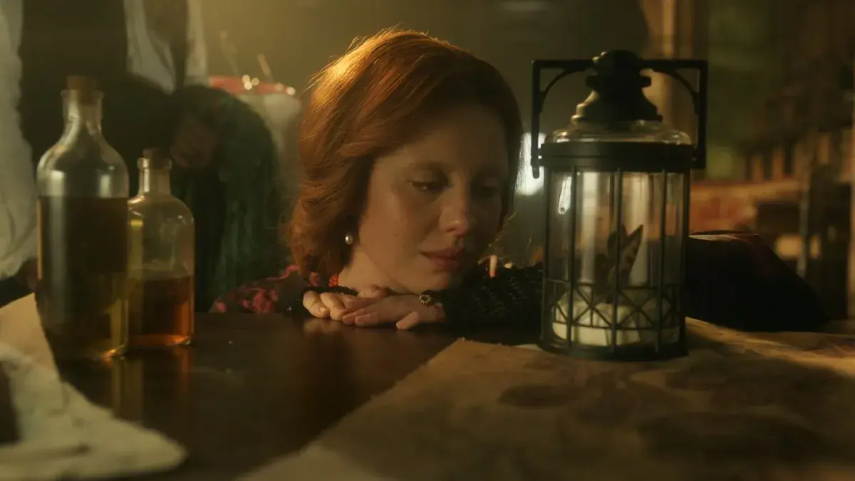 میا گاث در نقش الیزابت