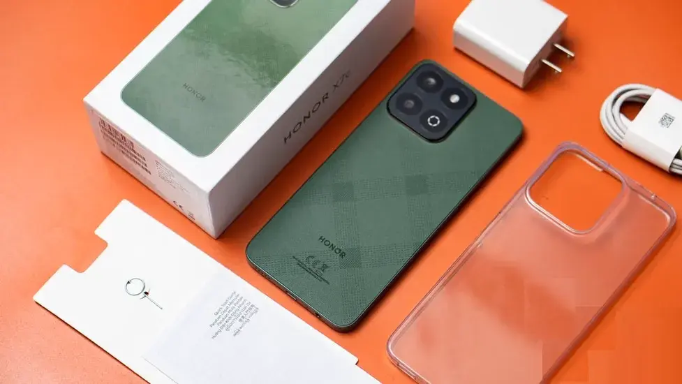 محتویات درون بسته‌بندی Honor X7c