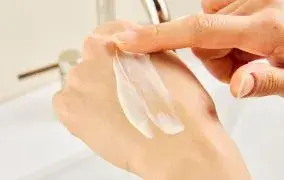 بهترین کرم نرم‌کننده دست و صورت؛ تجربه کاربران و متخصصان پوست