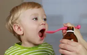 بهترین شربت برای سرفه خلط دار کودکان؛ معرفی موثرترین و ایمن‌ترین‌ها