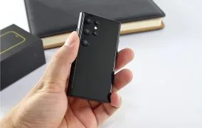 گوشی سویس (Soyes)