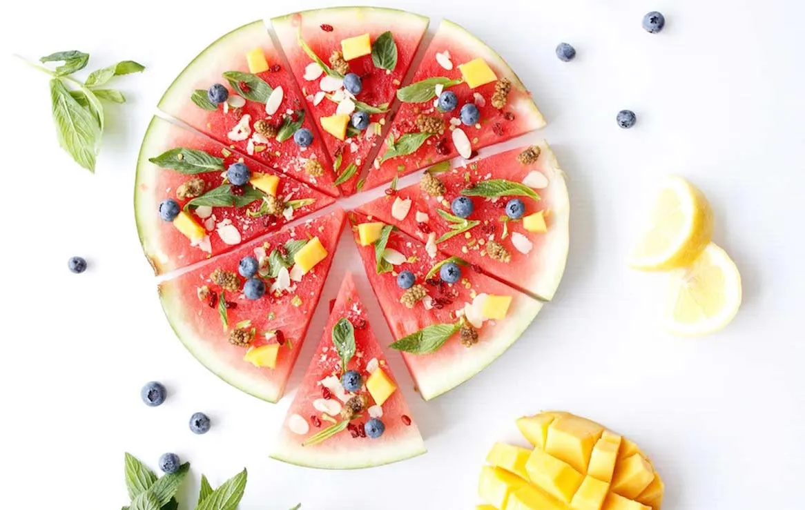 تزیین میوه شب یلدا به شکل پیتزای هندوانه‌ای 