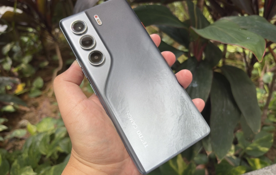 نقد و بررسی تکنو Camon 40 Pro