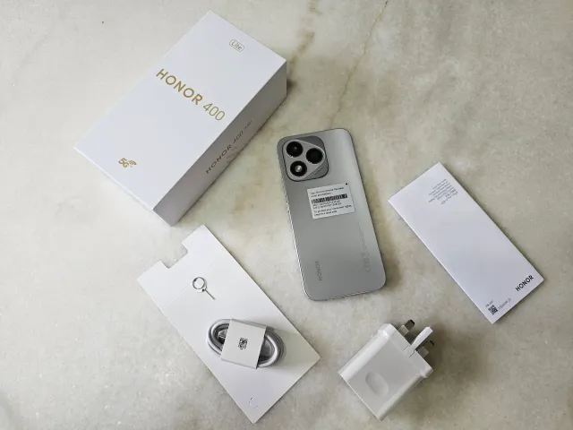 محتویات درون بستهبندی Honor 400 Lite