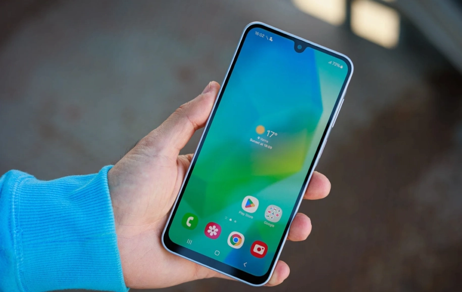 مقایسه ناتینگ مدل CMF Phone 1 با سامسونگ گلکسیA17