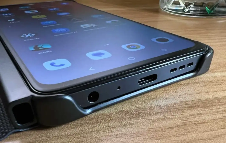 طول عمر باتری، سرعت شارژر و اسپیکر